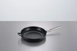 Sartén hierro fundido Buster & Punch negro Ø28 cm, Asa de acero