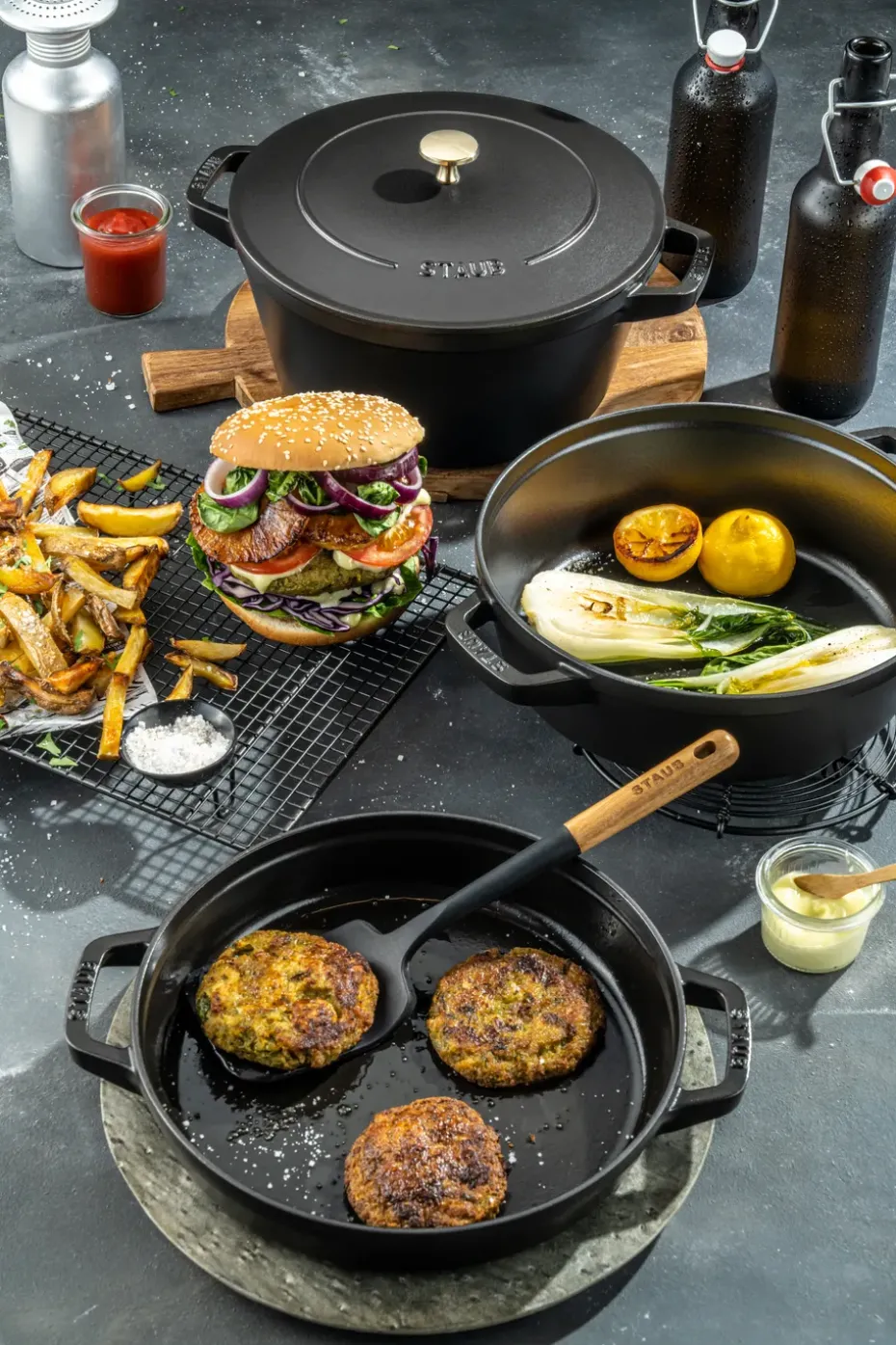 Set de ollas y sartenes Staub apilables 5 piezas, Negro