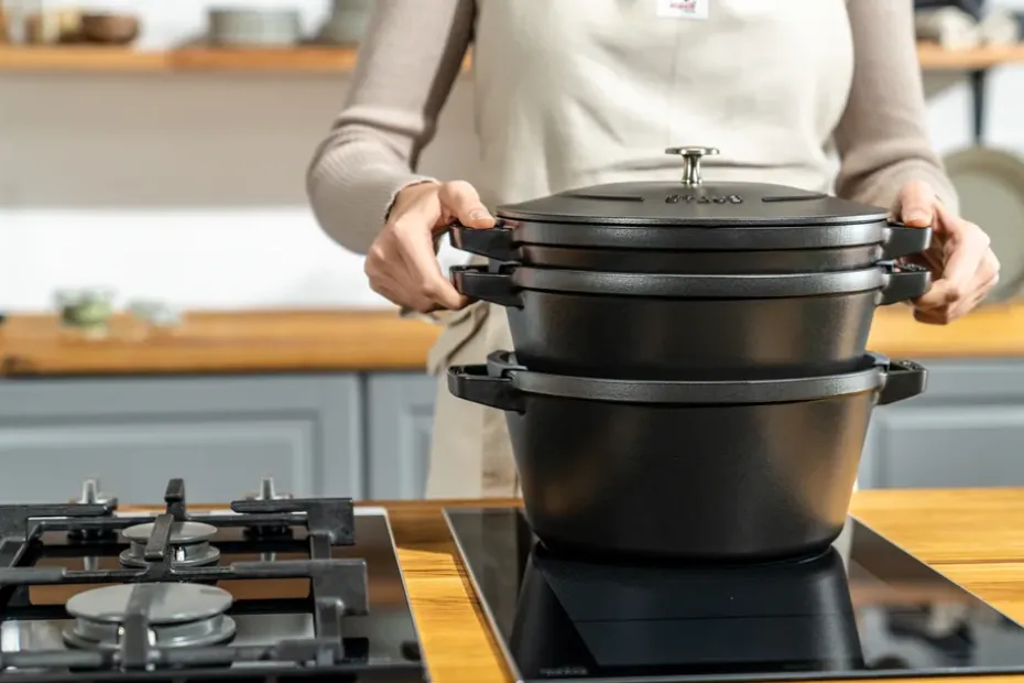 Set de ollas y sartenes Staub apilables 5 piezas, Negro