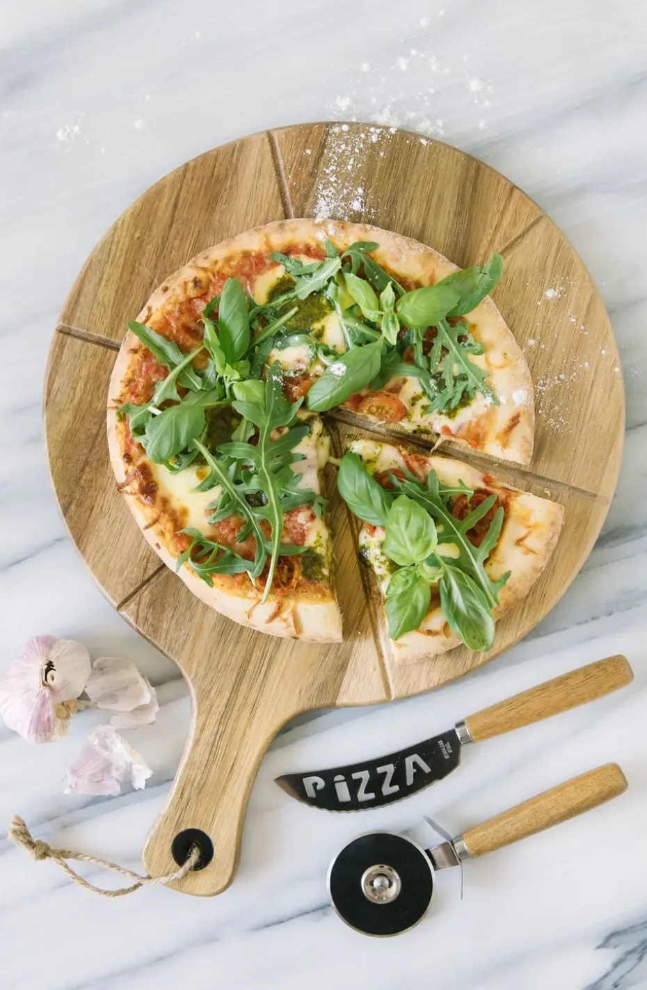 Set de pizza Pino, cuchillo y cortador de pizza, acacia-acero inoxidable