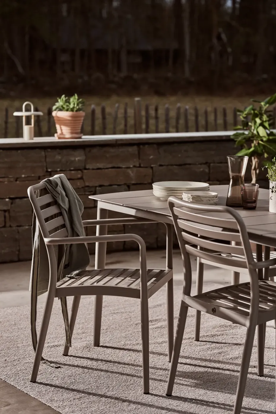 Silla con reposabrazos Messina, Taupe