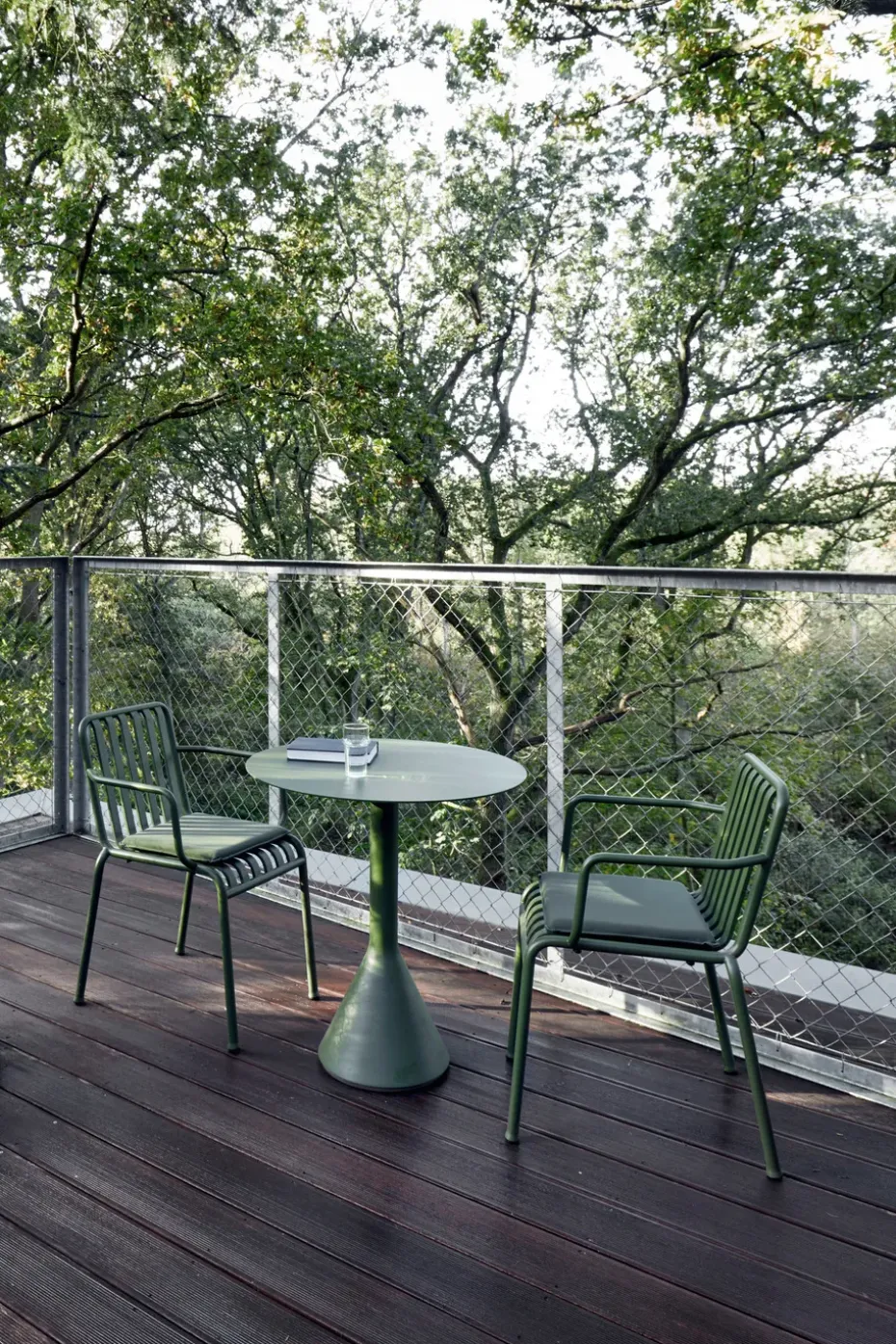 Silla con reposabrazos Palissade, Olive