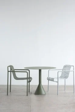 Silla con reposabrazos Palissade Dining, Olive