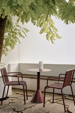 Silla con reposabrazos Palissade, Iron red