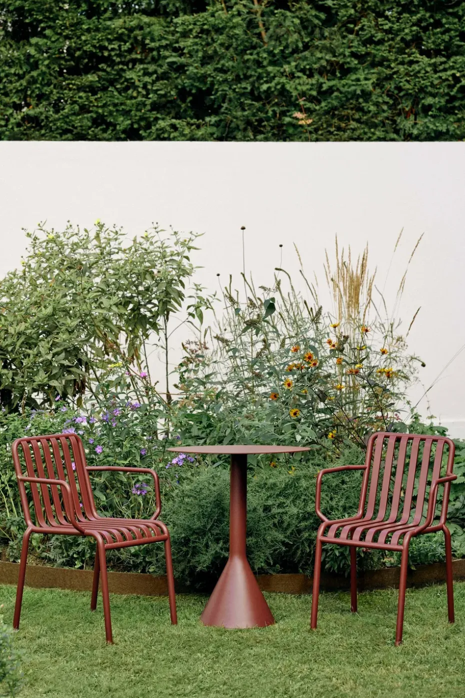Silla con reposabrazos Palissade, Iron red