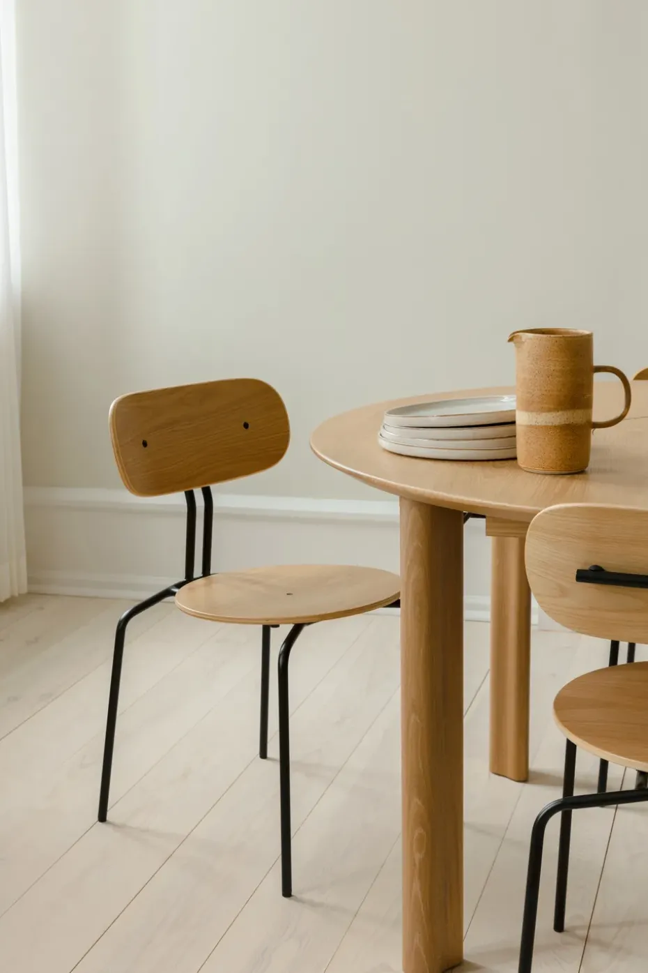 Silla Curious, Oak-black legs