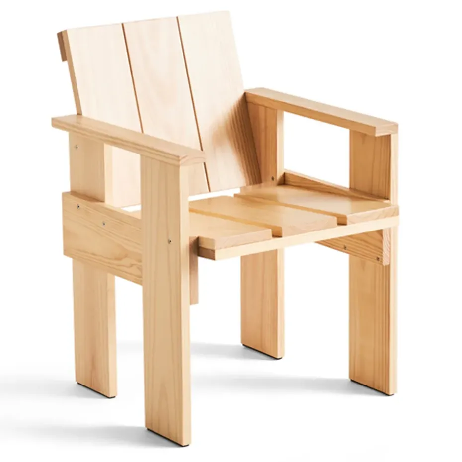 Silla de comedor Crate con reposabrazos en pino lacado, Pino lacado al agua