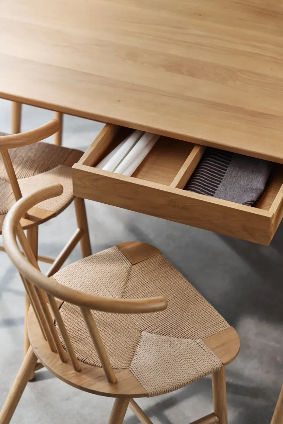 Silla de comedor VIOR asiento trenzado, Roble lacado-natural