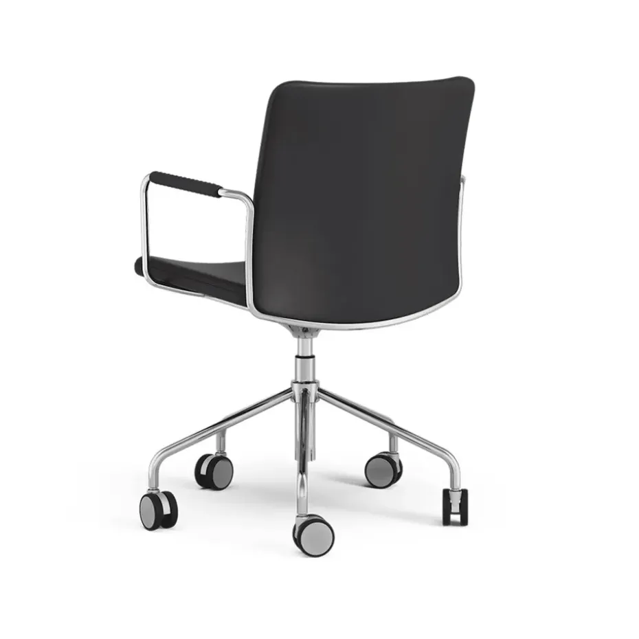 Silla de oficina elevable/bajable sin basculación Stella, Cuero elmosoft 99999 negro, base de cromo, reposabrazos forrado en cuero, respaldo flexible