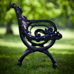 Sofá Byarum, Pino barniz marrón, soporte negro, 155 cm