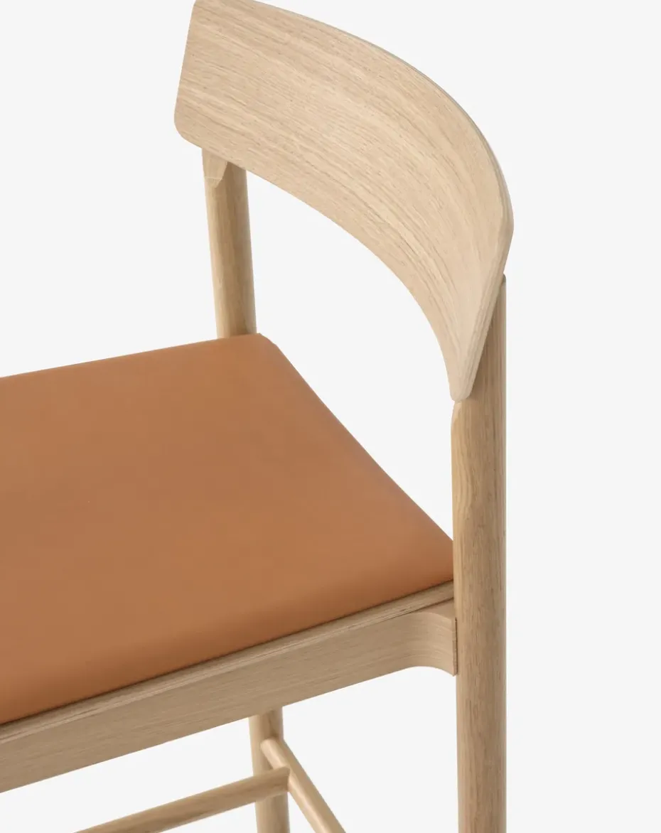 Taburete Betty TK14 Counter Chair 65 cm, Cuero color coñac Noble-roble lacado