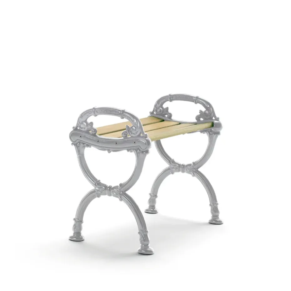 Taburete Byarum, Pino impregnado, estructura de aluminio en bruto