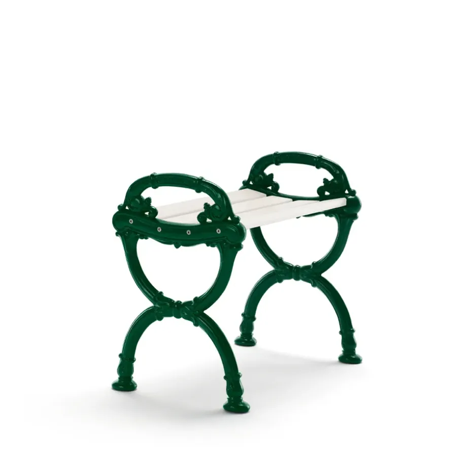Taburete Byarum, Pino lacado en blanco, soporte verde