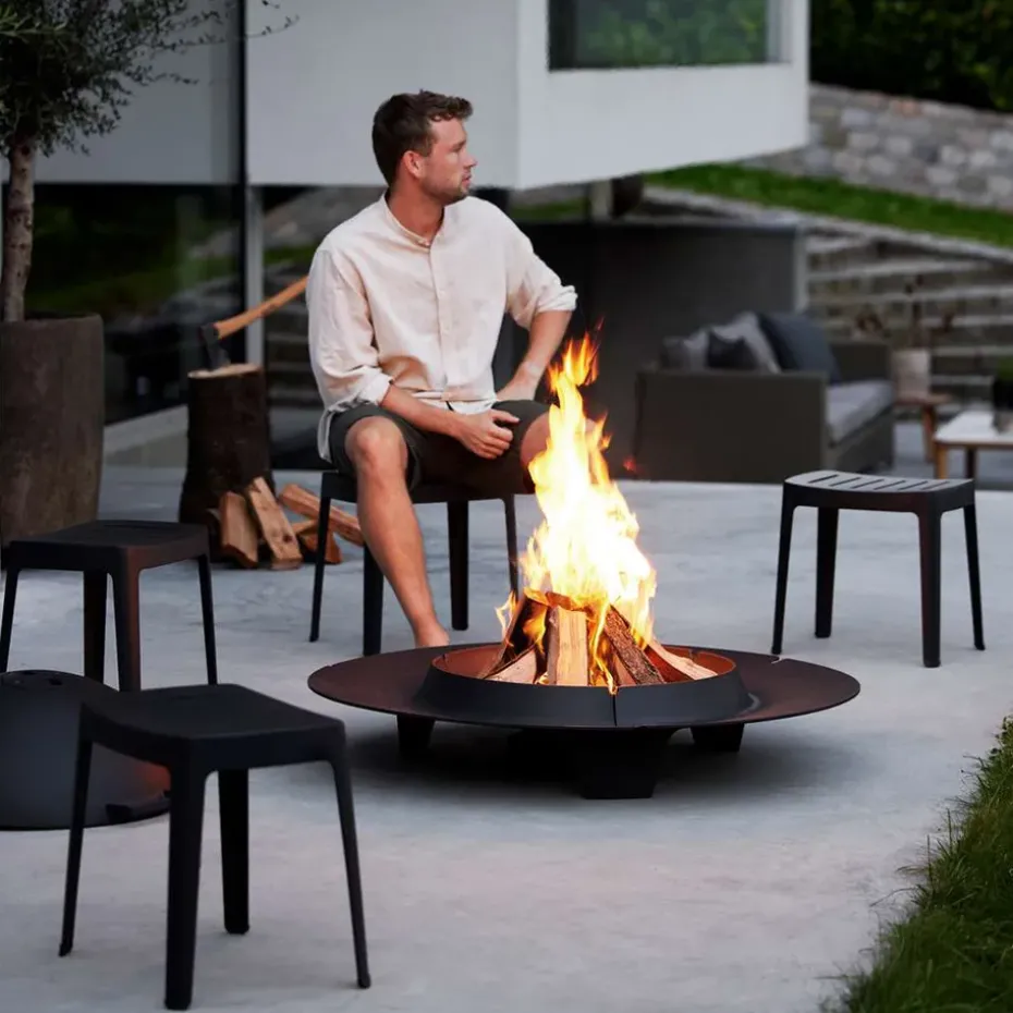 Taburete Cut, Black, aluminium