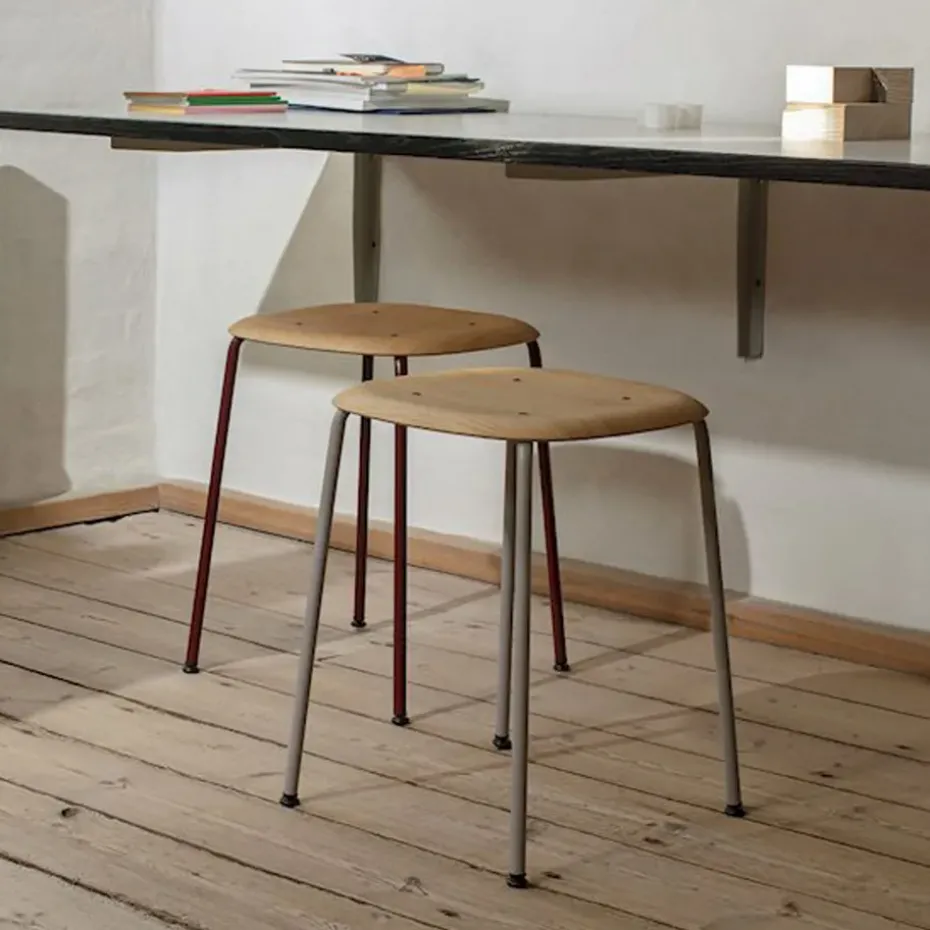 Taburete Soft Edge 70, fall red, estructura de acero negra