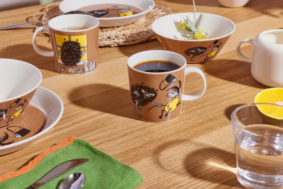 Taza Moomin Stinky in action, marrón