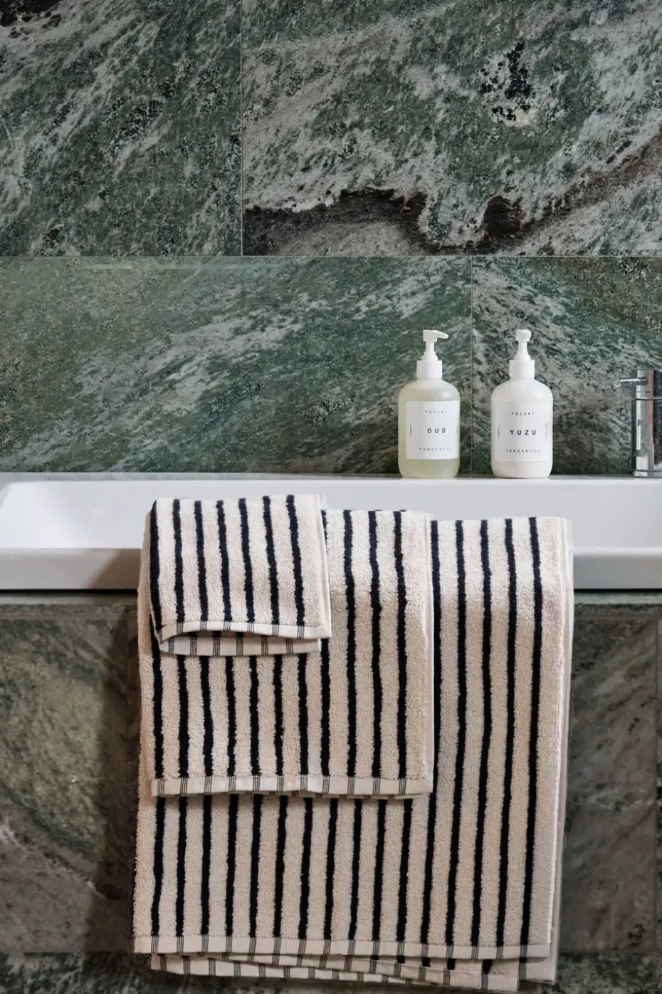 Toalla de baño Drift 70x140 cm, Blanco-negro