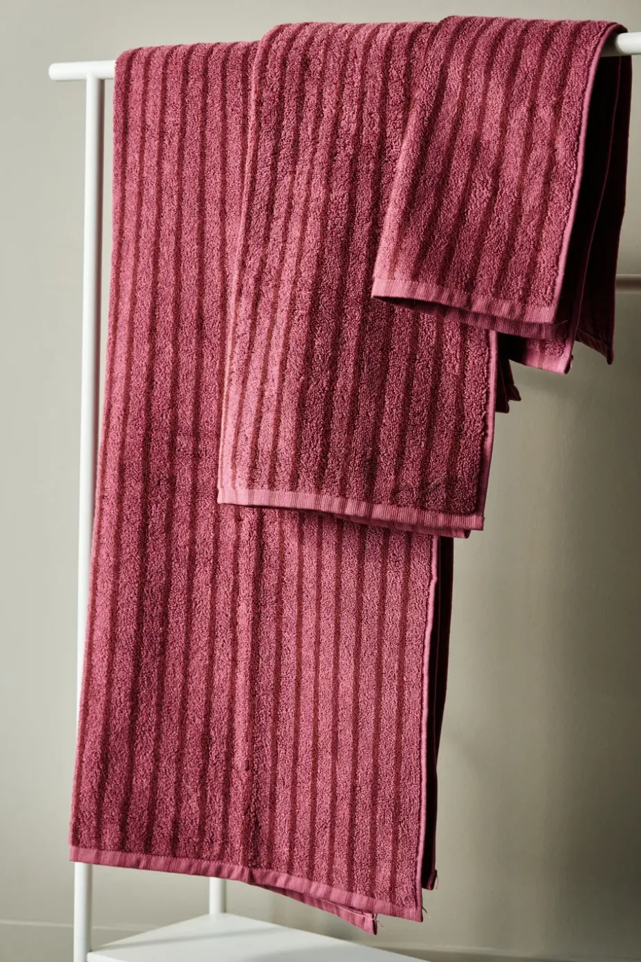 Toalla de baño Drift 70x140 cm, Rosa-rojo