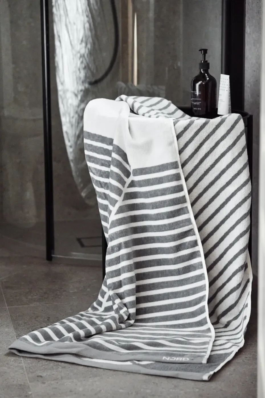 Toalla de baño Stripes 100x150 cm, Gris